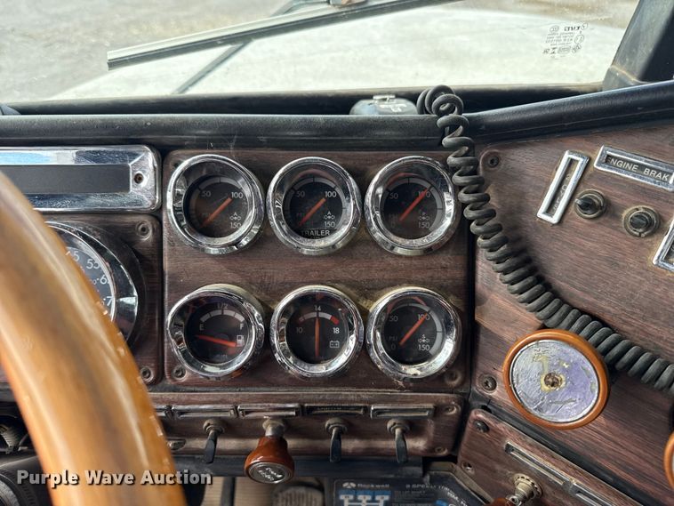 image for item EU5494 2000 Freightliner FLD120 dump truck