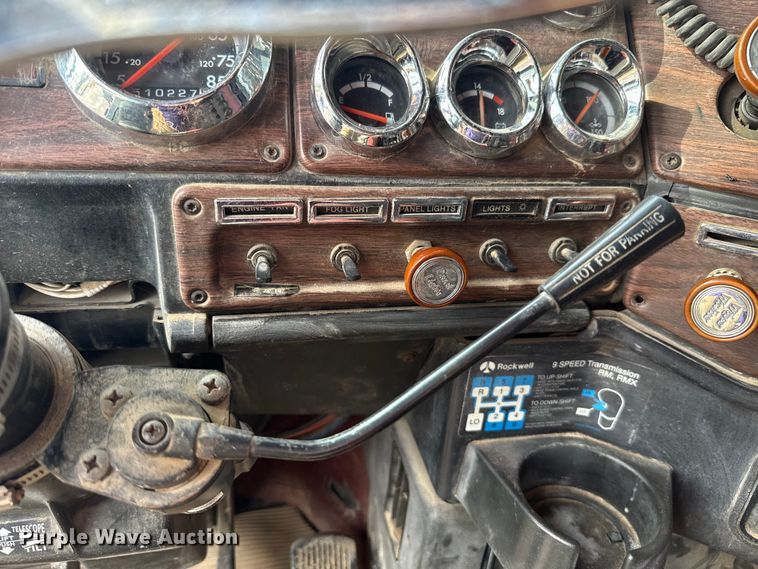 image for item EU5494 2000 Freightliner FLD120 dump truck