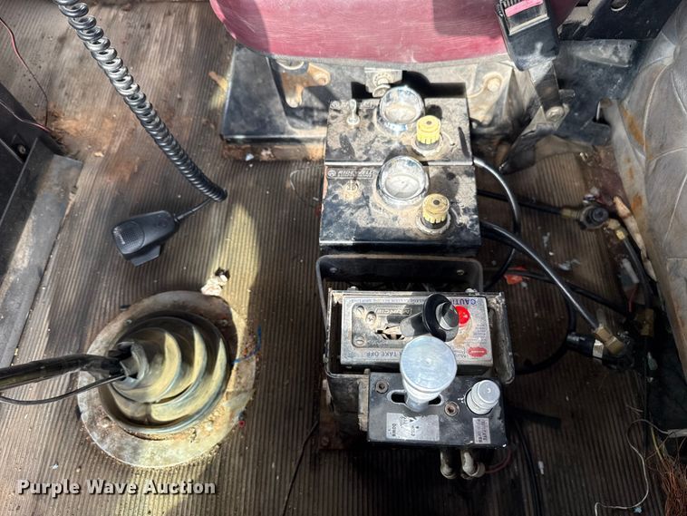 image for item EU5494 2000 Freightliner FLD120 dump truck