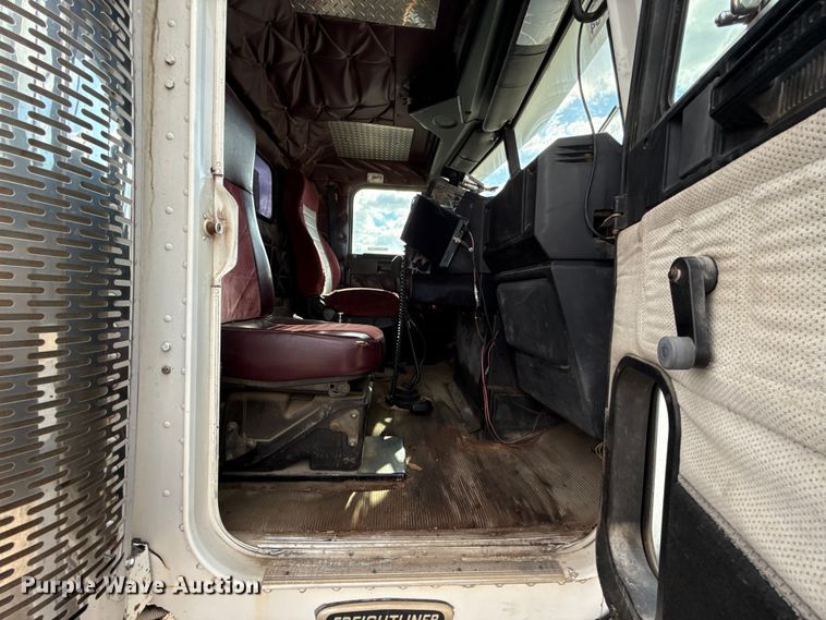 image for item EU5494 2000 Freightliner FLD120 dump truck