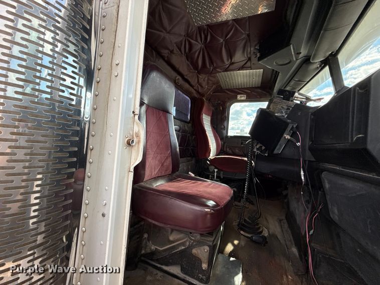 image for item EU5494 2000 Freightliner FLD120 dump truck