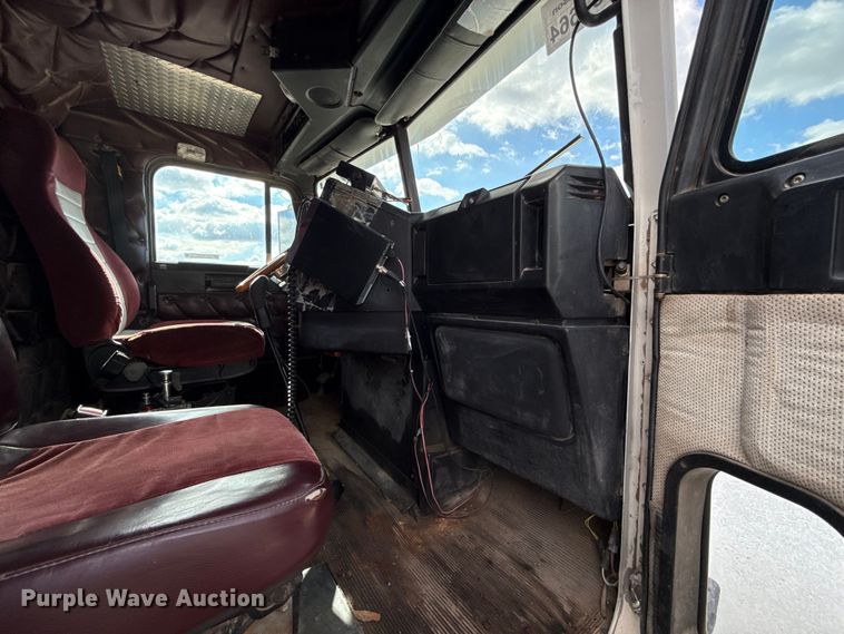 image for item EU5494 2000 Freightliner FLD120 dump truck