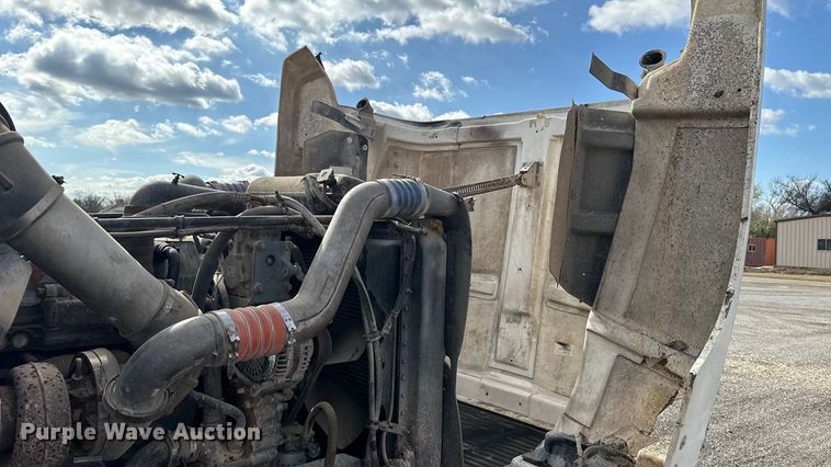 image for item EU5494 2000 Freightliner FLD120 dump truck