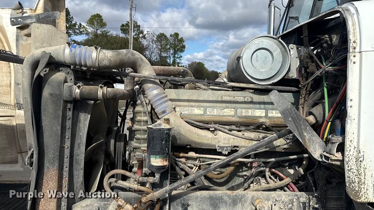 image for item EU5494 2000 Freightliner FLD120 dump truck