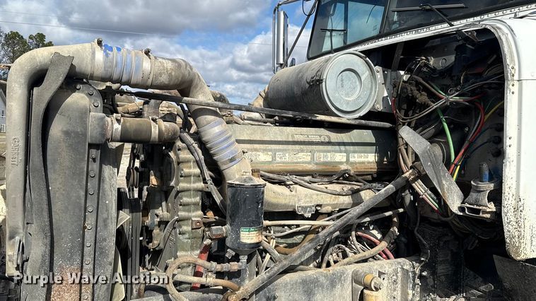 image for item EU5494 2000 Freightliner FLD120 dump truck