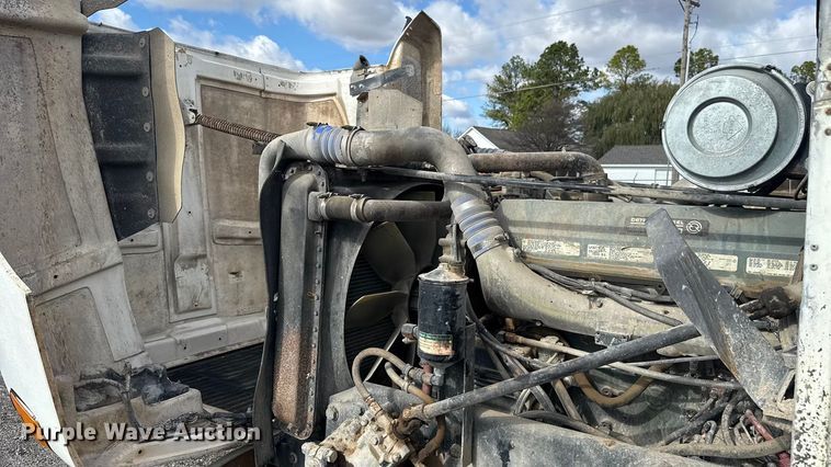 image for item EU5494 2000 Freightliner FLD120 dump truck