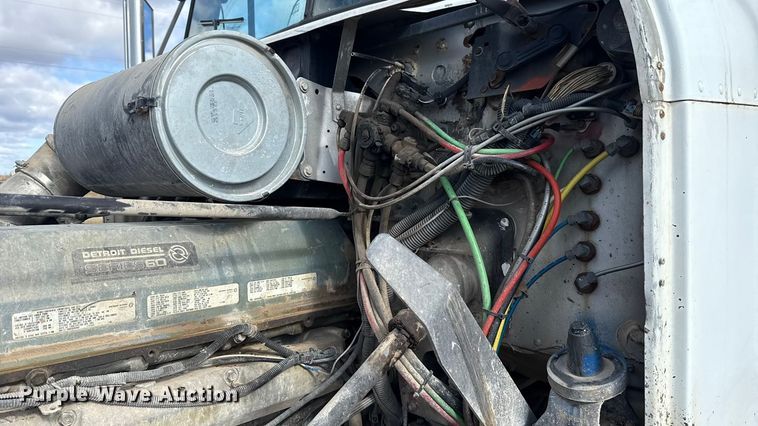 image for item EU5494 2000 Freightliner FLD120 dump truck