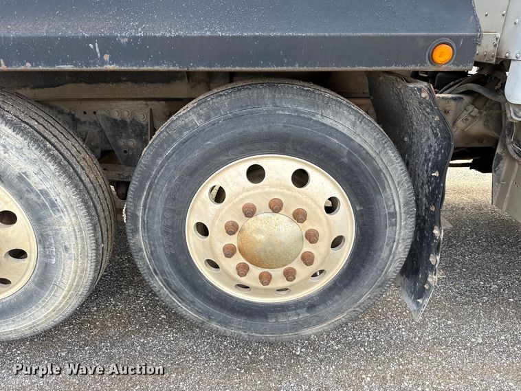 image for item EU5494 2000 Freightliner FLD120 dump truck