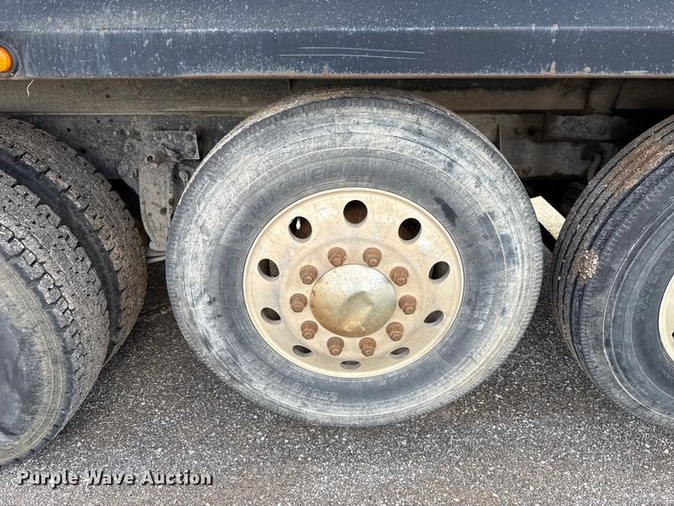 image for item EU5494 2000 Freightliner FLD120 dump truck