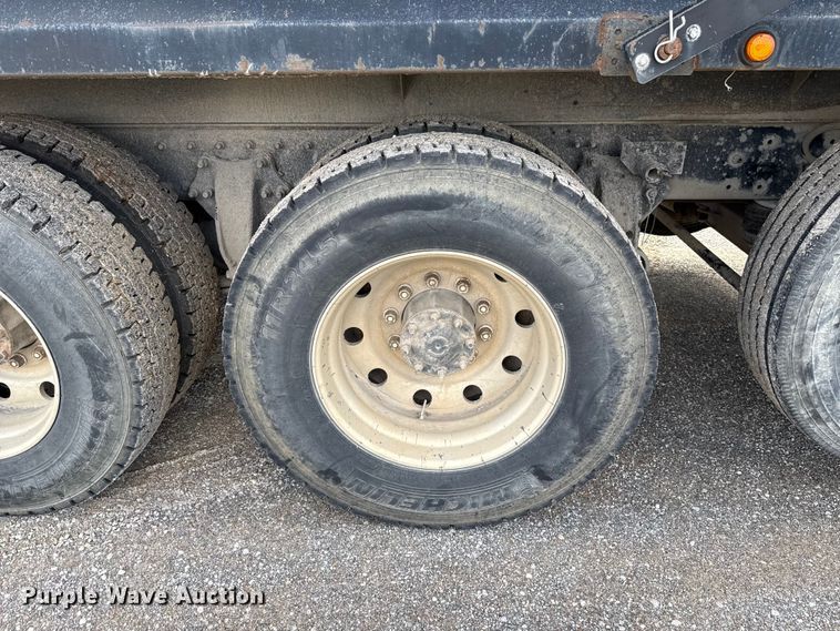 image for item EU5494 2000 Freightliner FLD120 dump truck