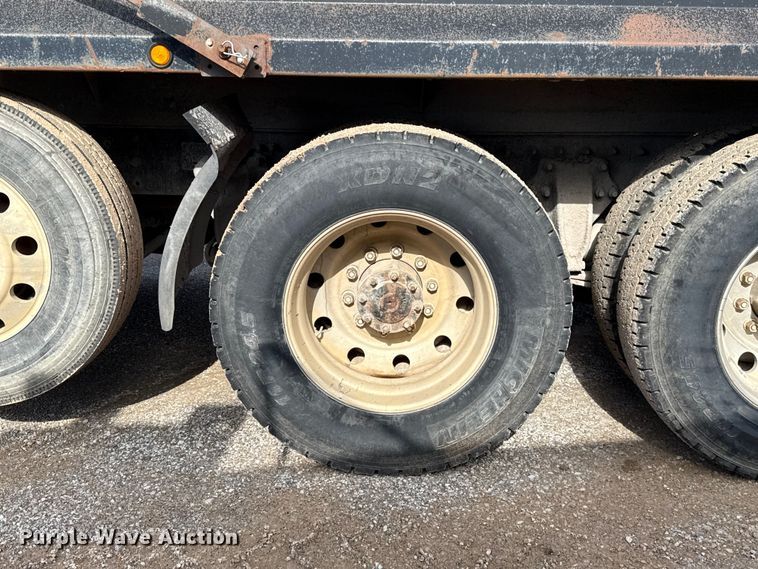 image for item EU5494 2000 Freightliner FLD120 dump truck