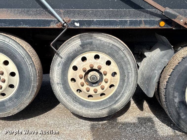 image for item EU5494 2000 Freightliner FLD120 dump truck