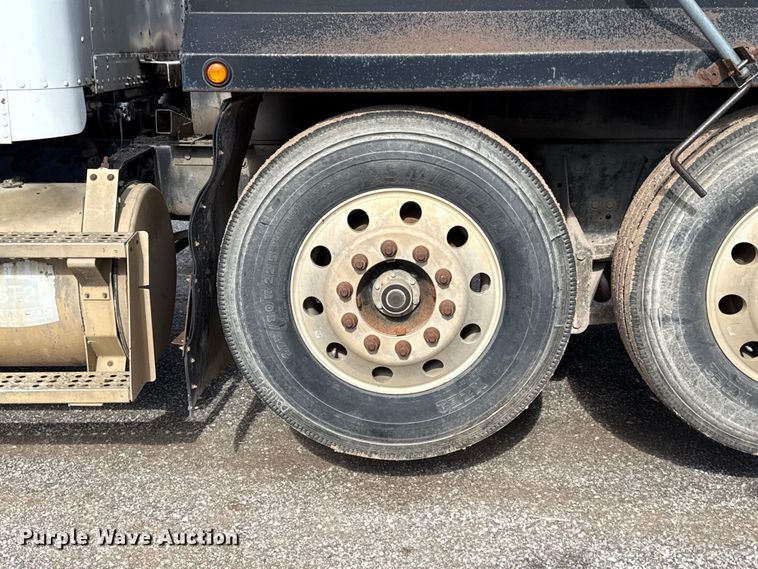 image for item EU5494 2000 Freightliner FLD120 dump truck