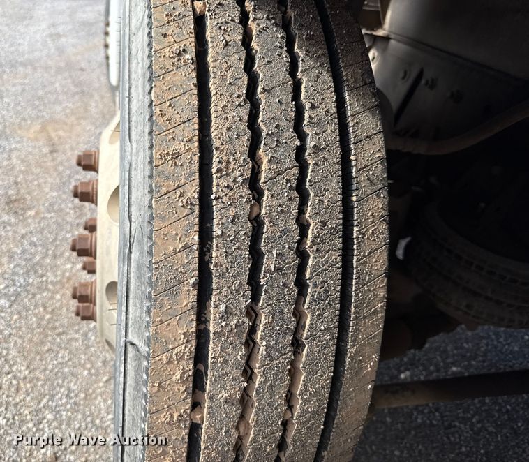 image for item EU5494 2000 Freightliner FLD120 dump truck