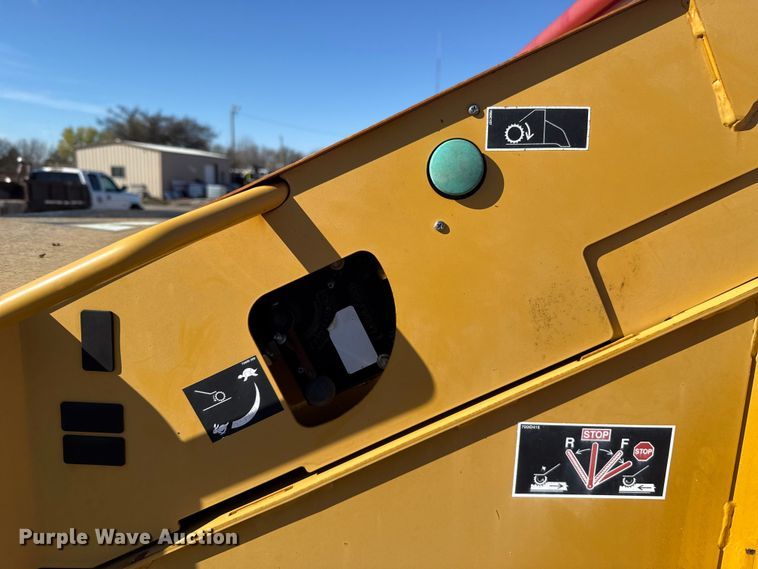 image for item EU5495 2012 Vermeer BC1500 wood chipper