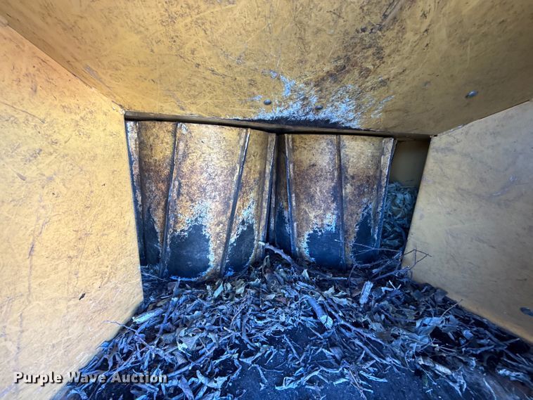 image for item EU5495 2012 Vermeer BC1500 wood chipper