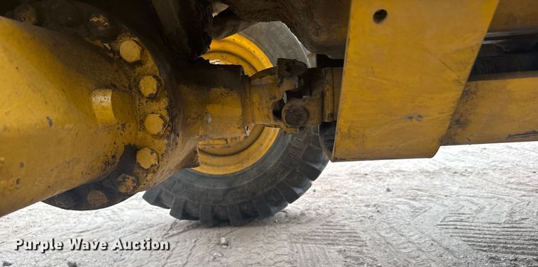 image for item EU6375 2007 John Deere 410J tractor