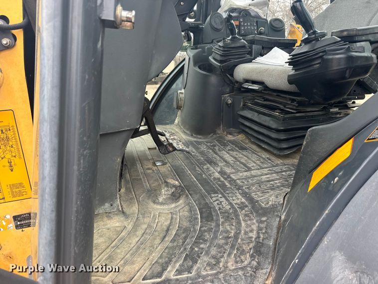 image for item EU6375 2007 John Deere 410J tractor