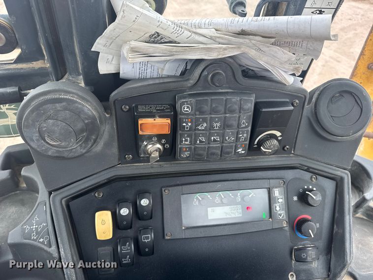 image for item EU6375 2007 John Deere 410J tractor