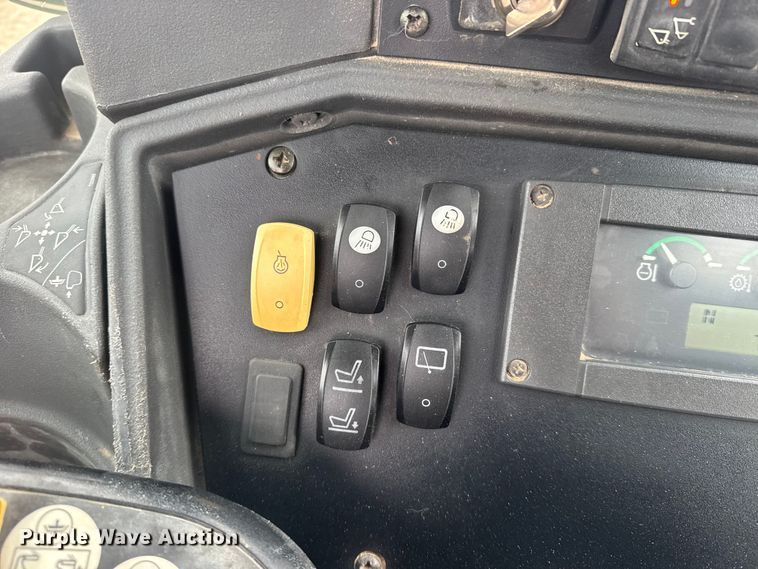 image for item EU6375 2007 John Deere 410J tractor