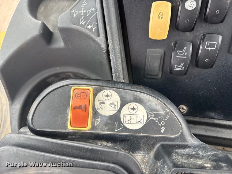 image for item EU6375 2007 John Deere 410J tractor