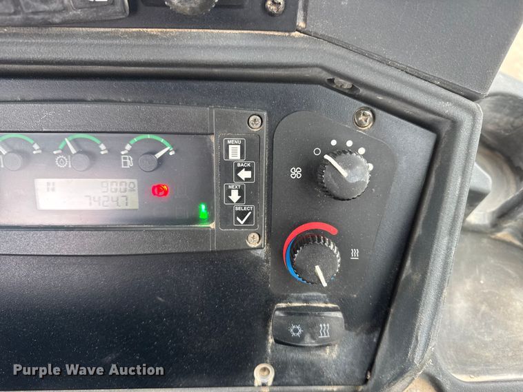 image for item EU6375 2007 John Deere 410J tractor