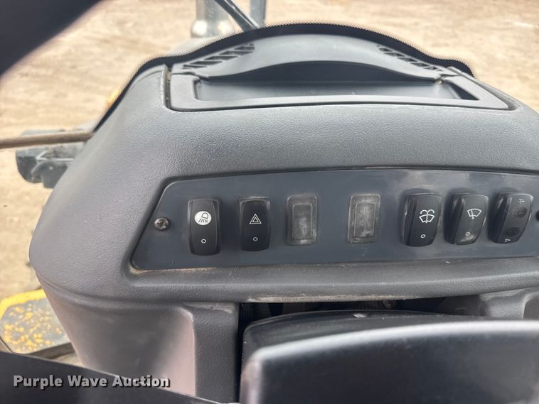 image for item EU6375 2007 John Deere 410J tractor