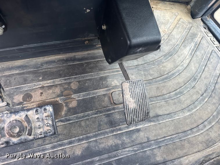 image for item EU6375 2007 John Deere 410J tractor