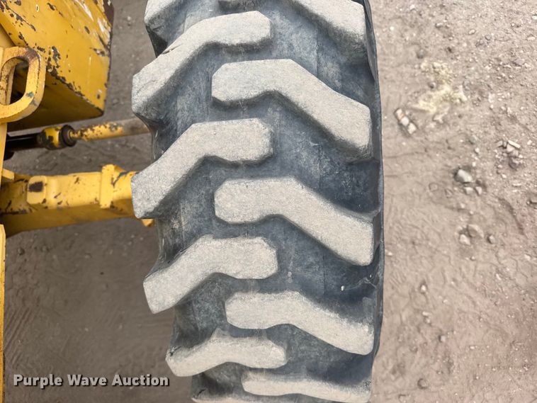 image for item EU6375 2007 John Deere 410J tractor