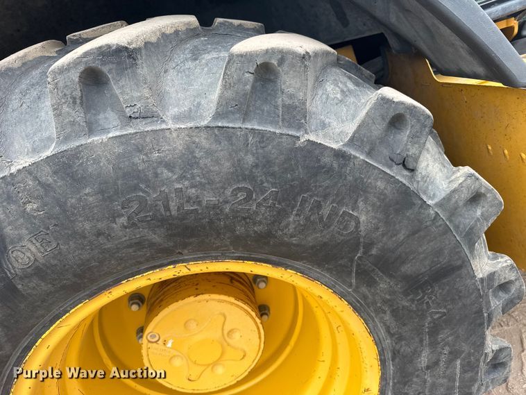 image for item EU6375 2007 John Deere 410J tractor