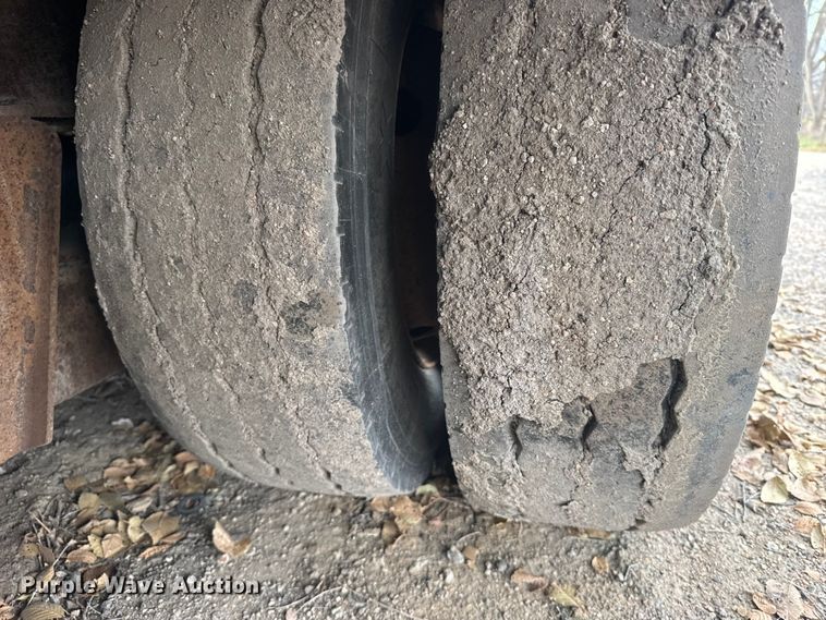 image for item EU6378 2006 Trail King TK70HT-482 drop deck equipment trailer