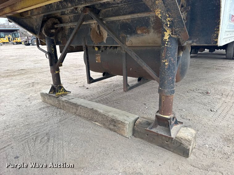 image for item EU6379 1972 Timpte TT-10 SH-1266 DFD office trailer