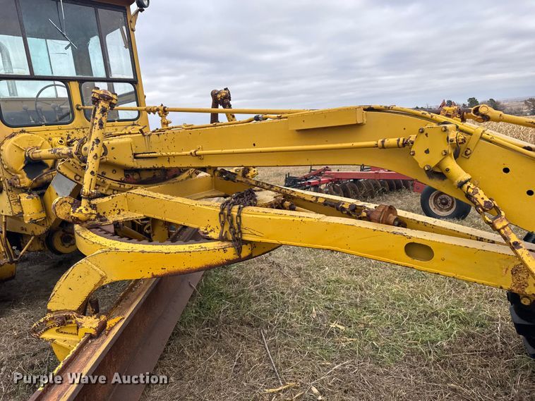 image for item EU6383 Caterpillar C motor grader