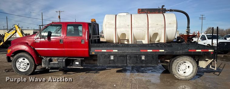 image for item EU6441 2000 Ford F650 Super Duty XL flatbed truck