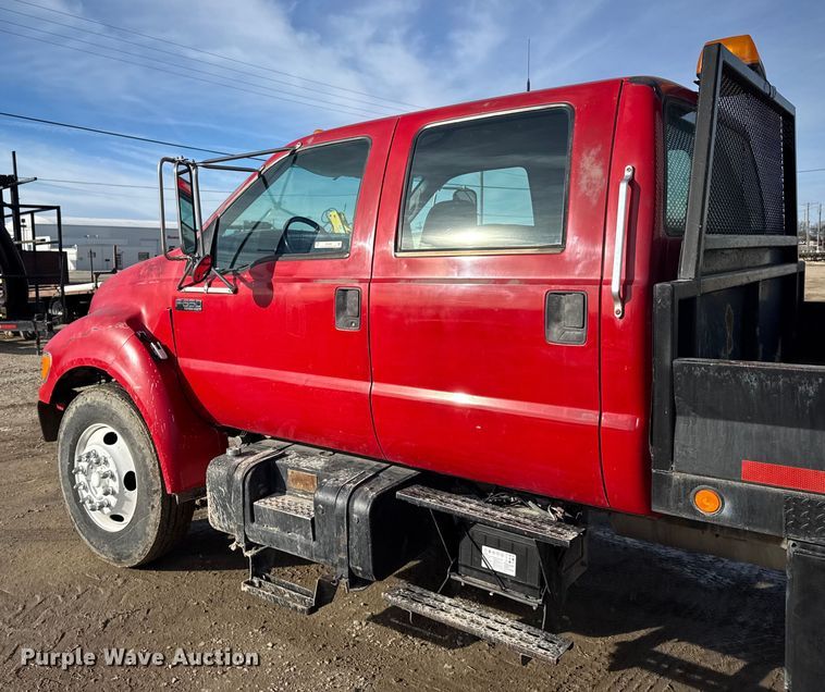 image for item EU6441 2000 Ford F650 Super Duty XL flatbed truck