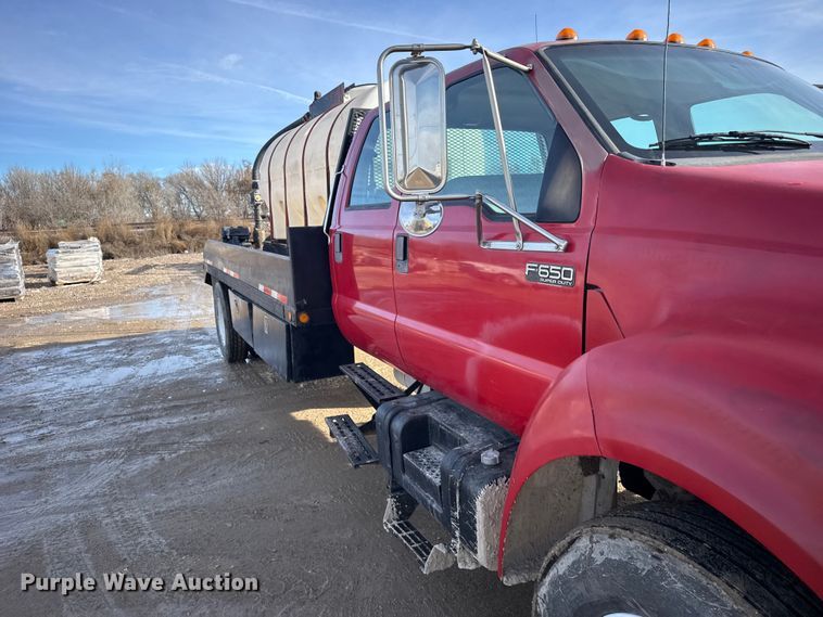 image for item EU6441 2000 Ford F650 Super Duty XL flatbed truck