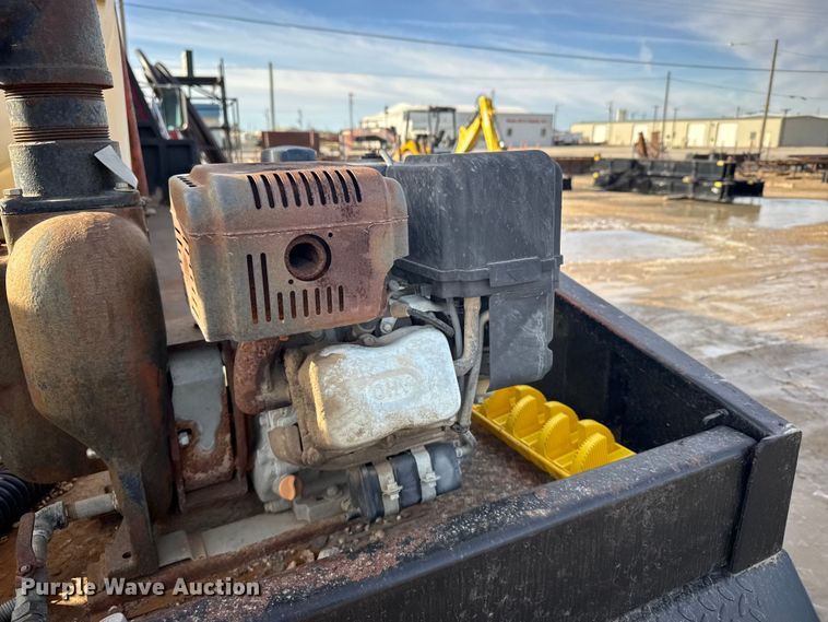 image for item EU6441 2000 Ford F650 Super Duty XL flatbed truck