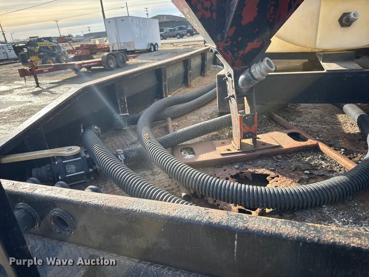 image for item EU6441 2000 Ford F650 Super Duty XL flatbed truck