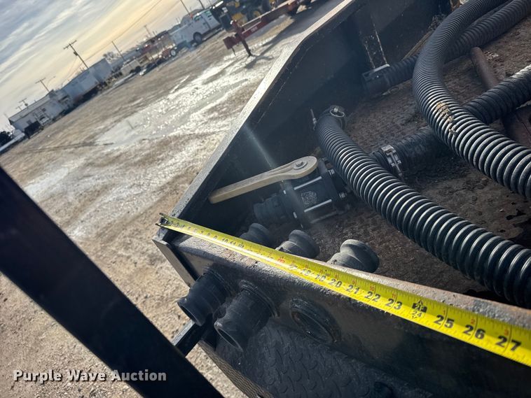 image for item EU6441 2000 Ford F650 Super Duty XL flatbed truck