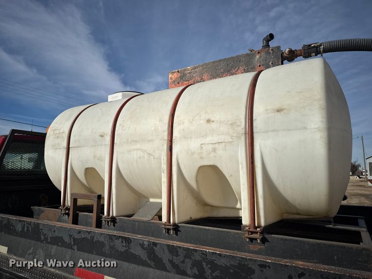 image for item EU6441 2000 Ford F650 Super Duty XL flatbed truck