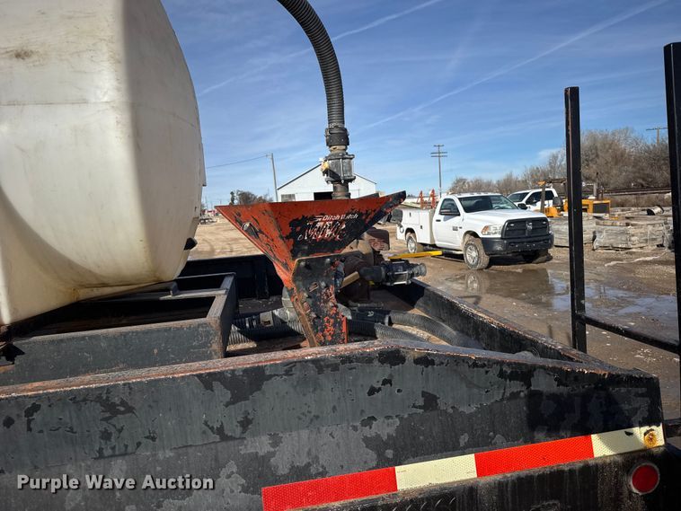 image for item EU6441 2000 Ford F650 Super Duty XL flatbed truck