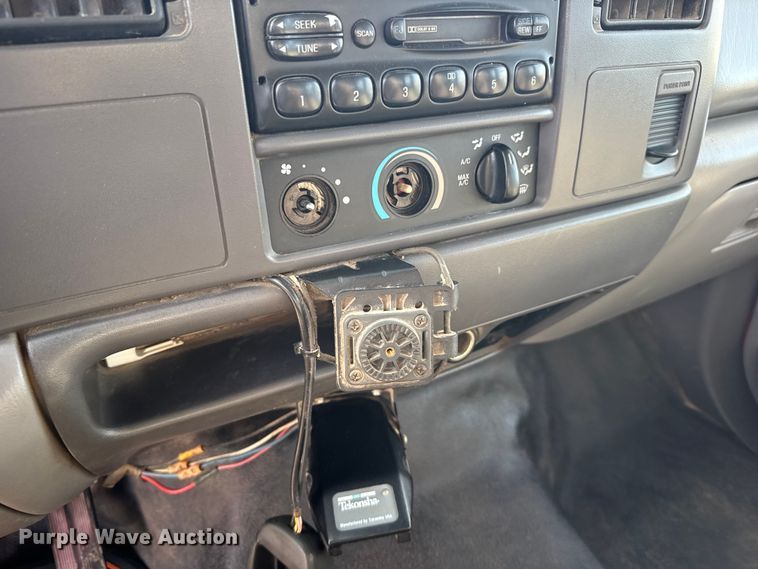 image for item EU6441 2000 Ford F650 Super Duty XL flatbed truck