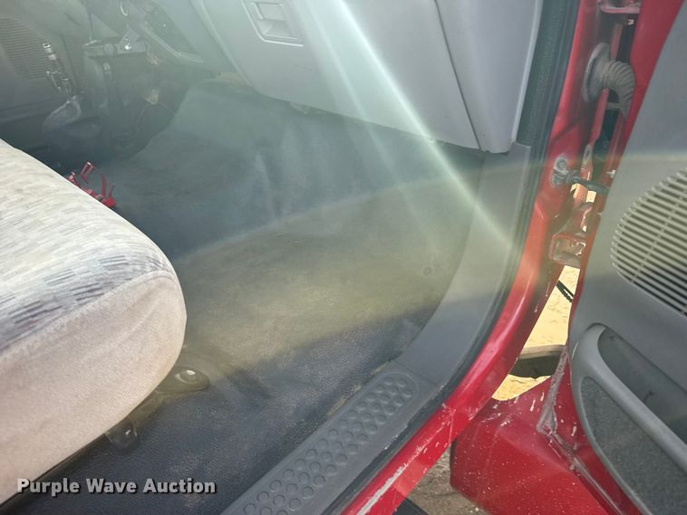 image for item EU6441 2000 Ford F650 Super Duty XL flatbed truck