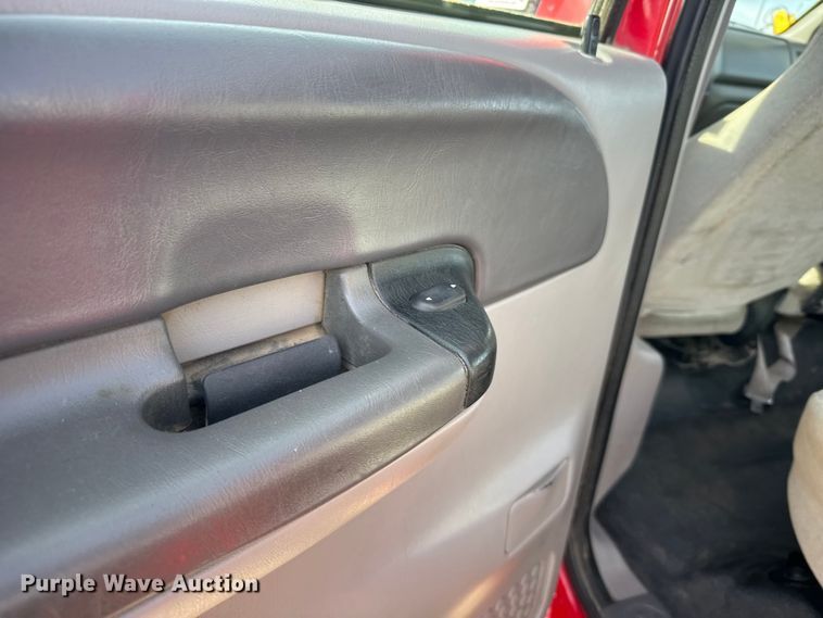 image for item EU6441 2000 Ford F650 Super Duty XL flatbed truck