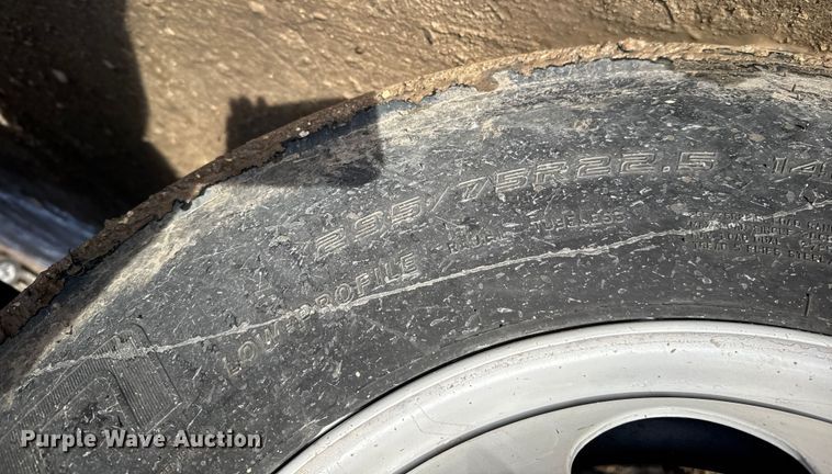 image for item EU6441 2000 Ford F650 Super Duty XL flatbed truck