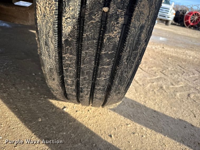 image for item EU6441 2000 Ford F650 Super Duty XL flatbed truck