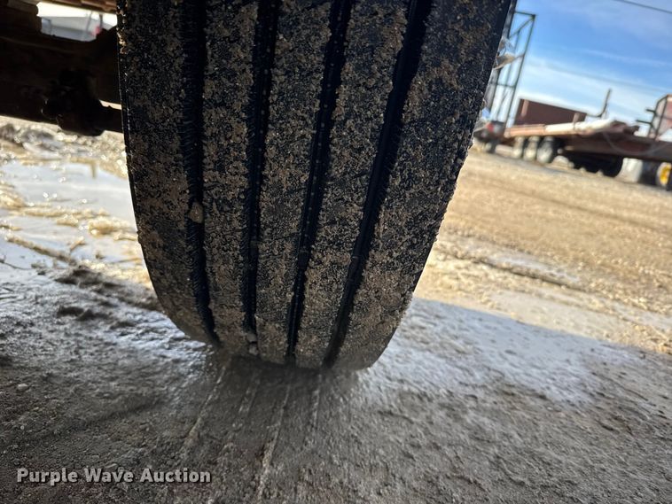 image for item EU6441 2000 Ford F650 Super Duty XL flatbed truck