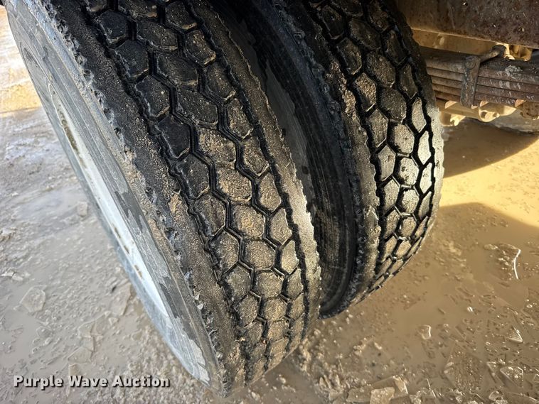 image for item EU6441 2000 Ford F650 Super Duty XL flatbed truck