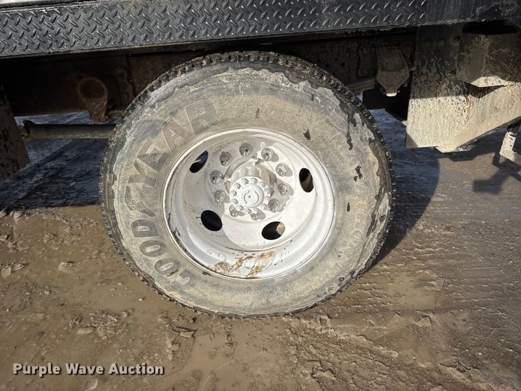 image for item EU6441 2000 Ford F650 Super Duty XL flatbed truck