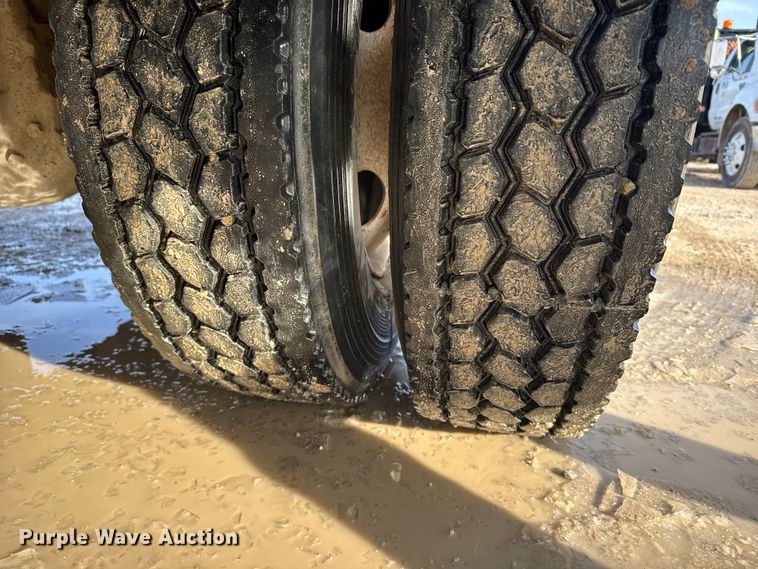 image for item EU6441 2000 Ford F650 Super Duty XL flatbed truck